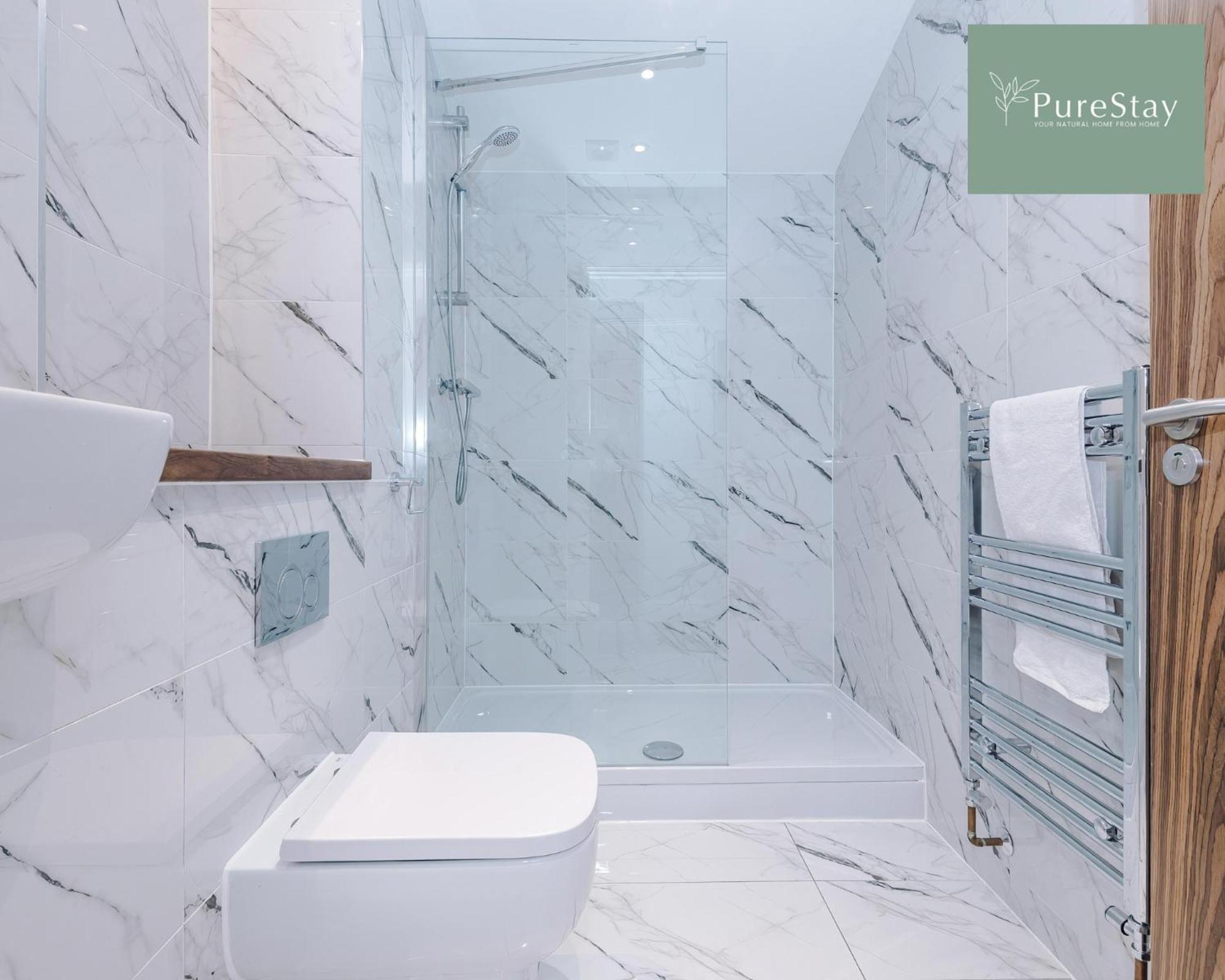 Stunning Five Bedroom Manchester House With Free Parking By Purestay Short Lets & Serviced Accommodation Exterior foto