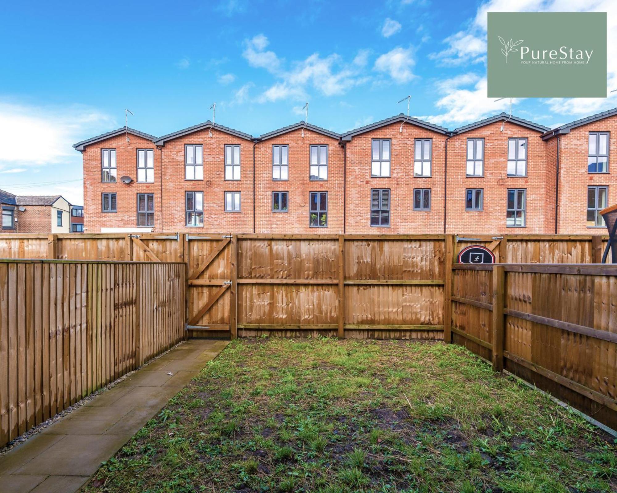 Stunning Five Bedroom Manchester House With Free Parking By Purestay Short Lets & Serviced Accommodation Exterior foto