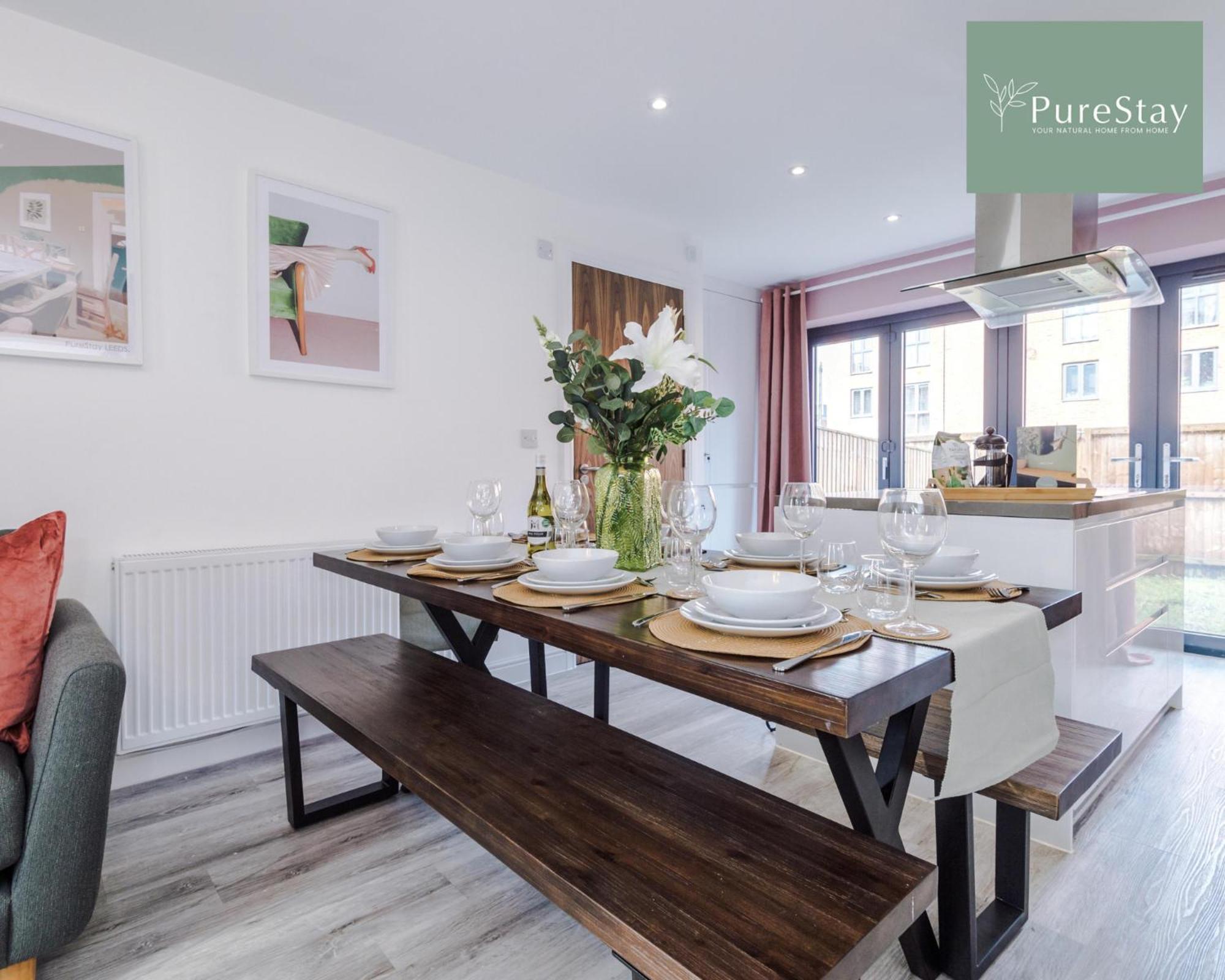 Stunning Five Bedroom Manchester House With Free Parking By Purestay Short Lets & Serviced Accommodation Exterior foto