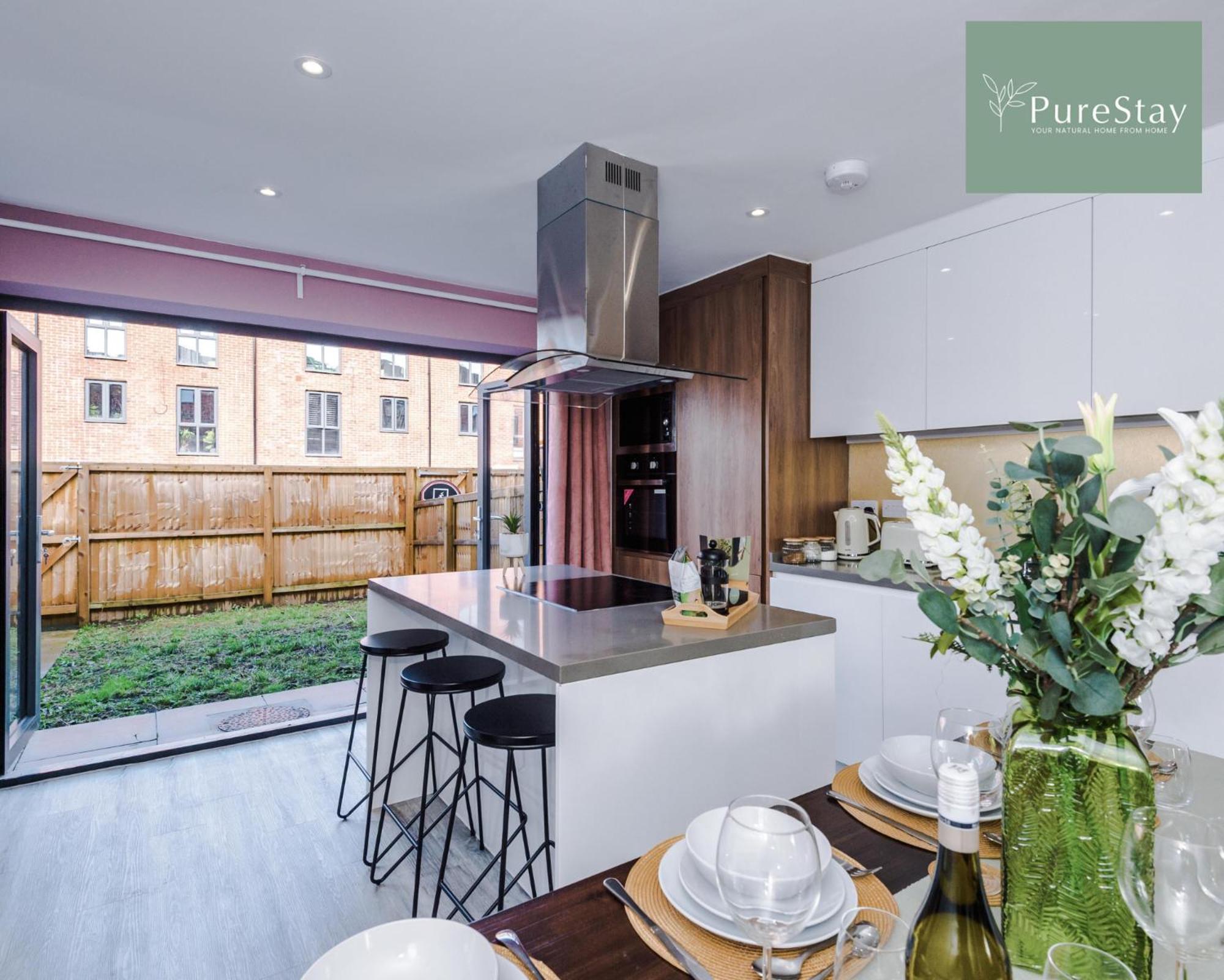 Stunning Five Bedroom Manchester House With Free Parking By Purestay Short Lets & Serviced Accommodation Exterior foto